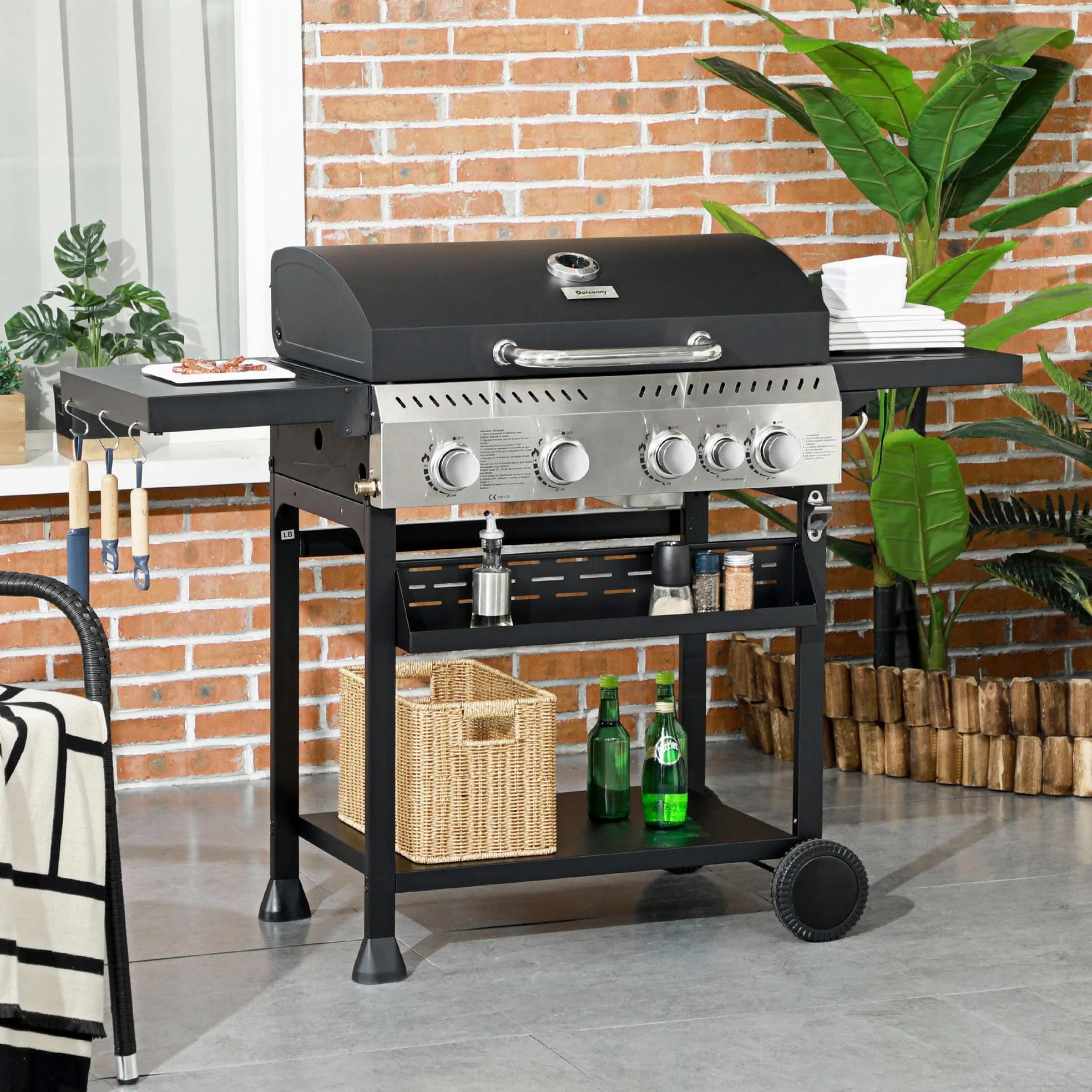 Outsunny Barbecue à gaz 4+1, barbecue au gaz propane 12,5 kW chariot de BBQ avec roulettes, grille chauffante, étagères, thermomètre, décapsuleur, noir