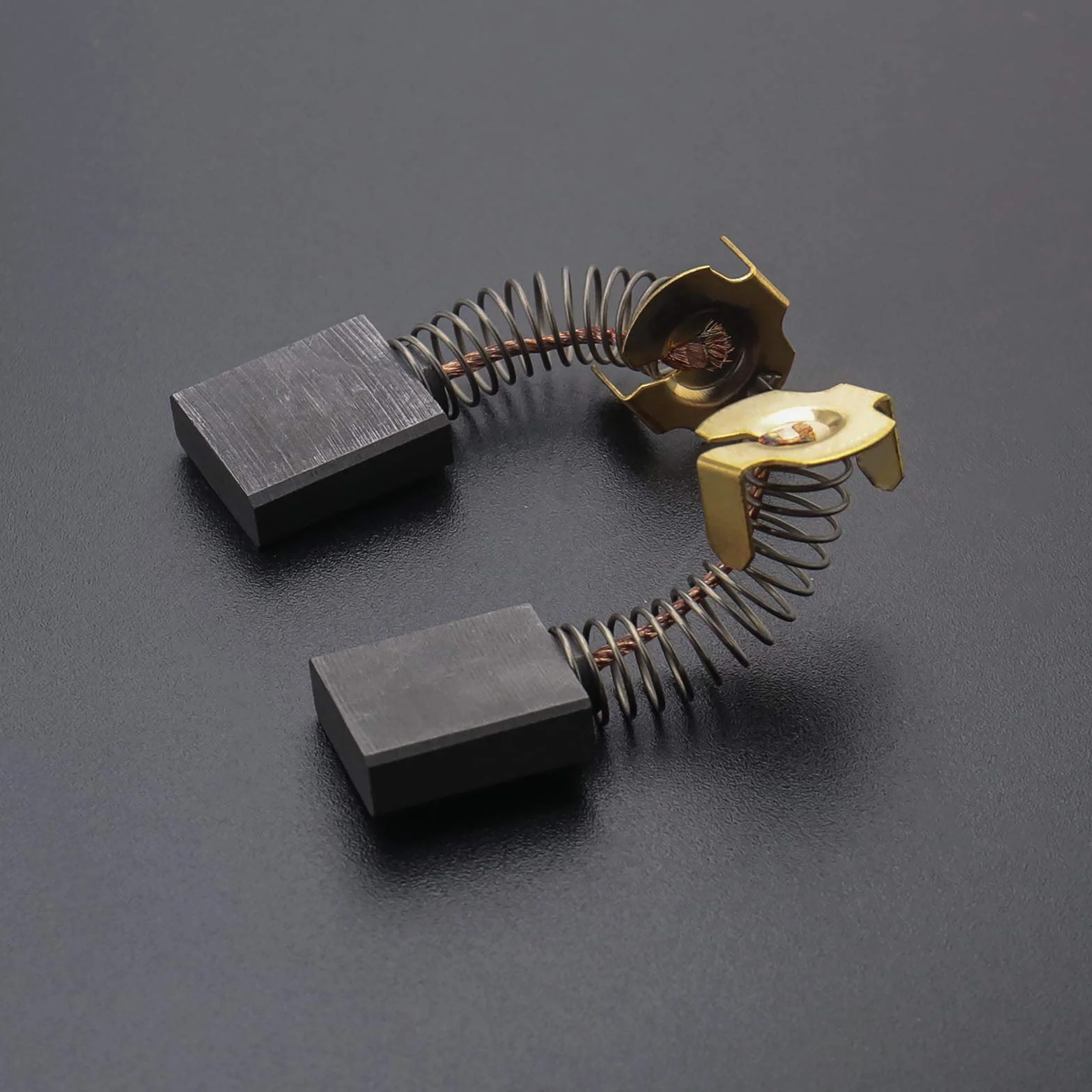 Brosses de carbone 6 x 16 x 18 mm compatible Titan TTB280DRH 1700 W lot de 2 paires