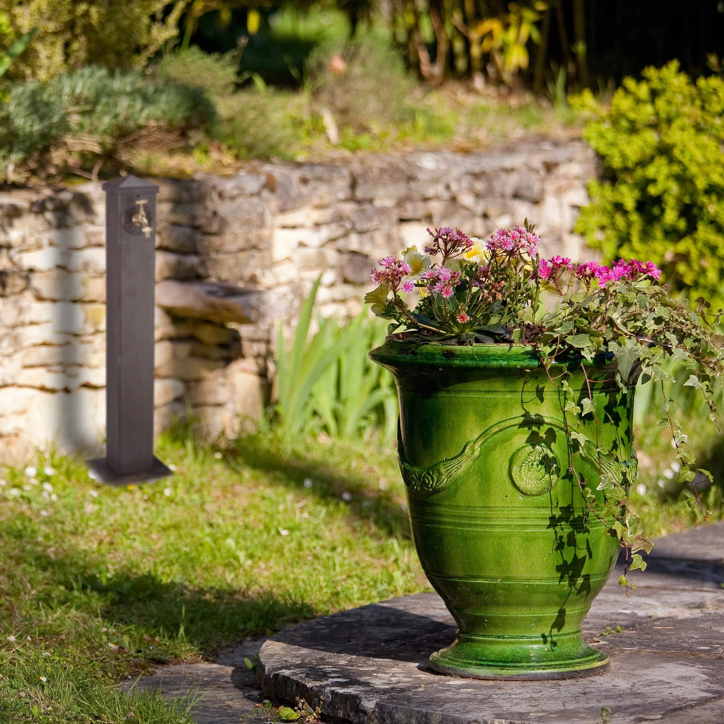 Relaxdays Pompe à Eau pour Jardin, carrée, Style Antique, Robinet Connexion de 3/4 de Pouce, 91 cm Hauteur,Couleurs