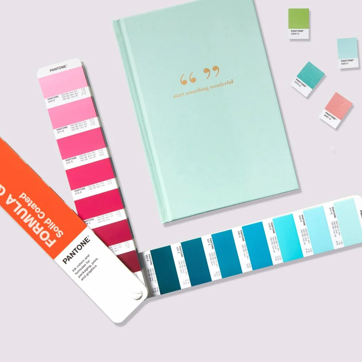 Pantone GP1605B Solid Guide Set - Formula Guide couché et non couché & classeurs d'échantillons Solid Chips