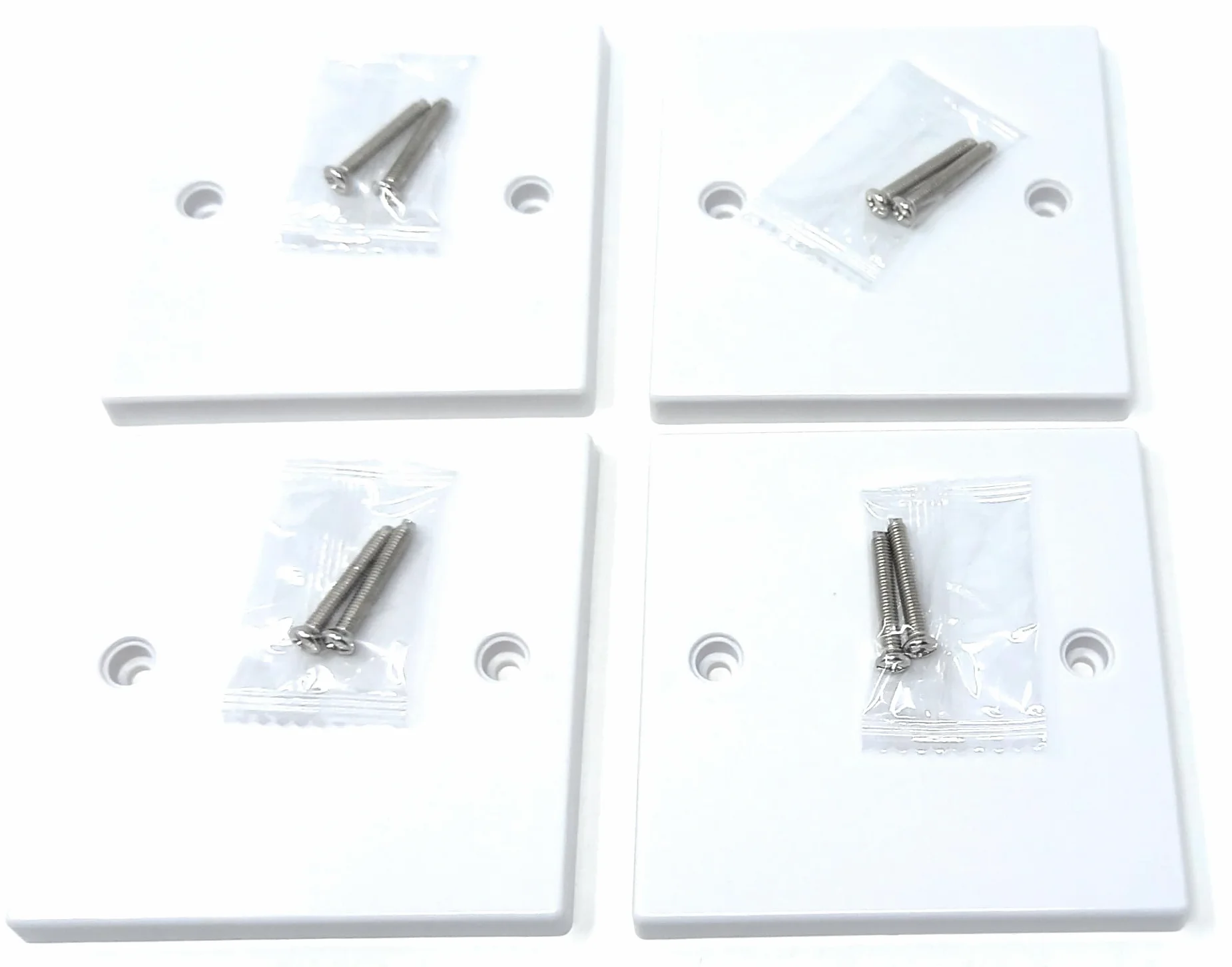 Couvercle de plaque aveugle simple pour prises électriques finition blanche 86 mm x 86 mm