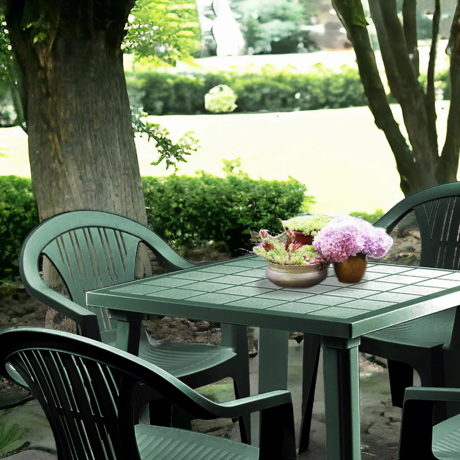 Sicignano - Lot de 4 fauteuils Ratak avec table carrée week-end 80 x 80 cm - polypropylène empilable avec accoudoirs facile à installer, mobilier intérieur extérieur jardin fabriqué en Italie
