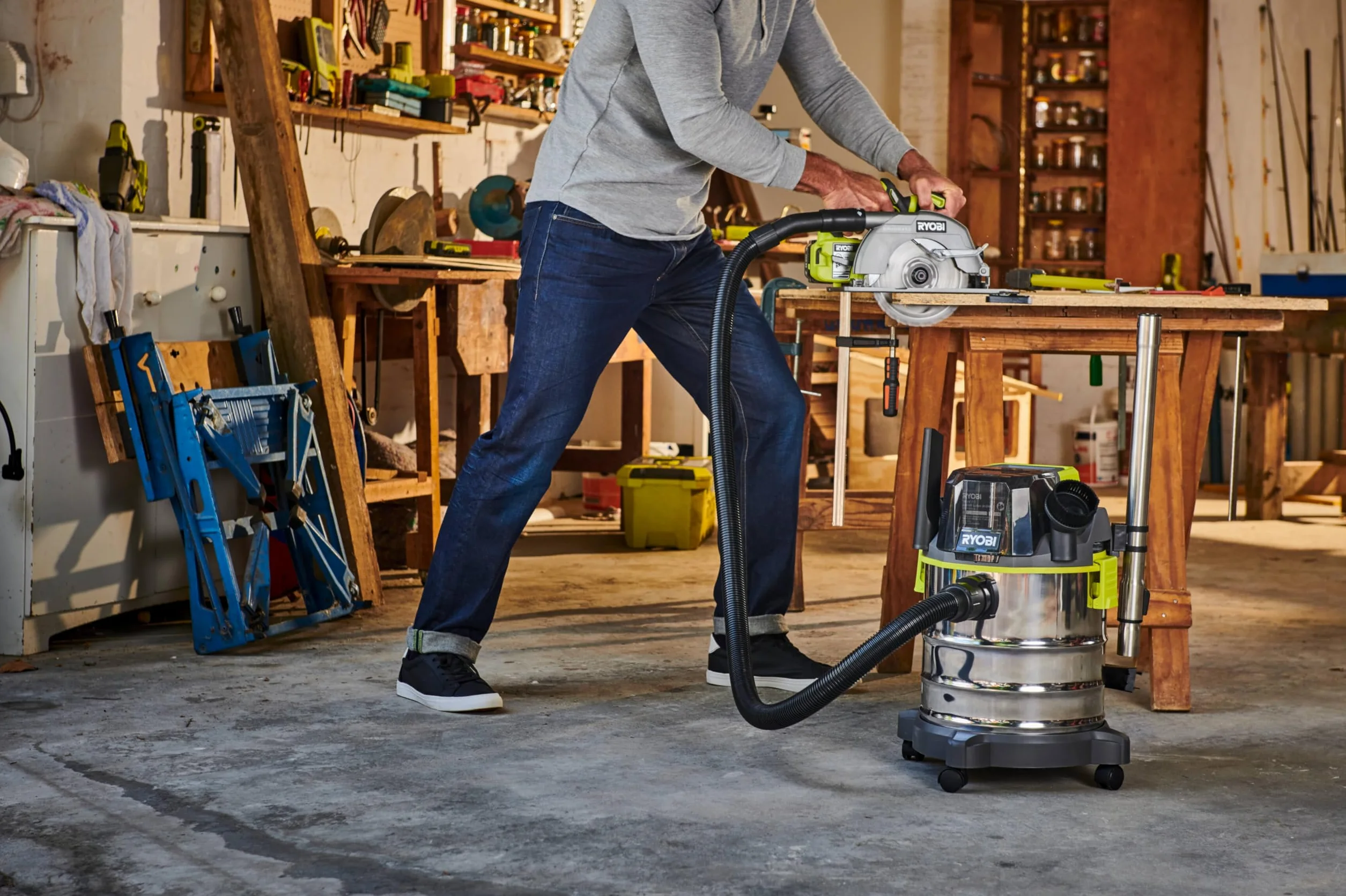 RYOBI Aspirateur Eau et Poussière sans Fil 18V One+ R18WDV-0 Cuve 11L Tuyau 1,8 m Accessoires Inclus