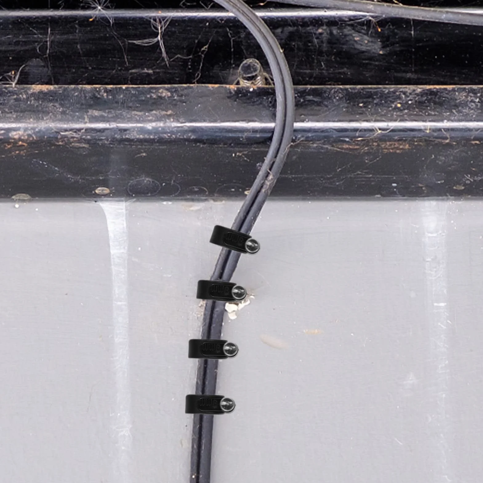 LAMXD 100 clips ronds noirs 9 mm pour câbles, pinces à clous pour fil de plinthe