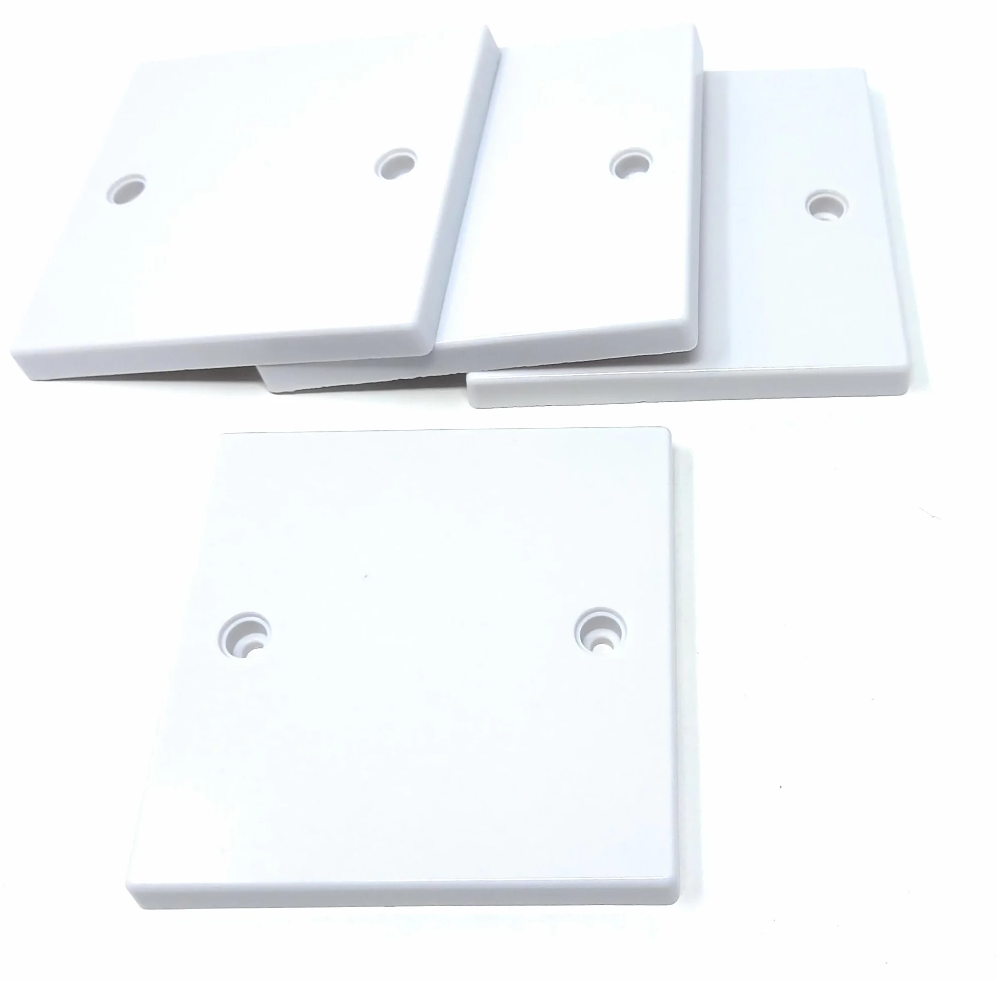 Couvercle de plaque aveugle simple pour prises électriques finition blanche 86 mm x 86 mm
