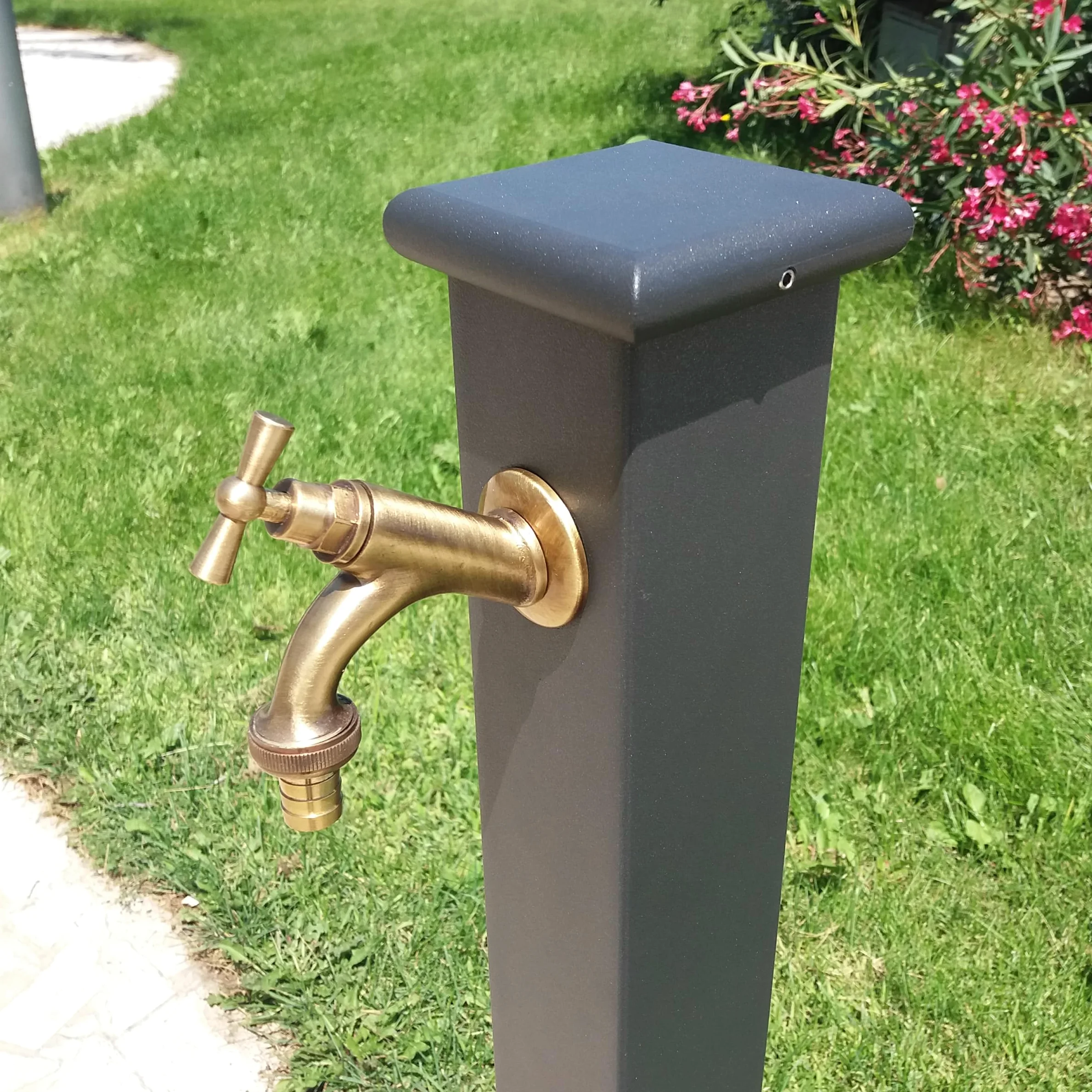 Fonderia Bongiovanni | Fontaine à Colonne | Fontaine de Jardin extérieure | Modèle Panarea | avec Robinet en Laiton Bruni | Made in Italy | pour Home Garden Terrace