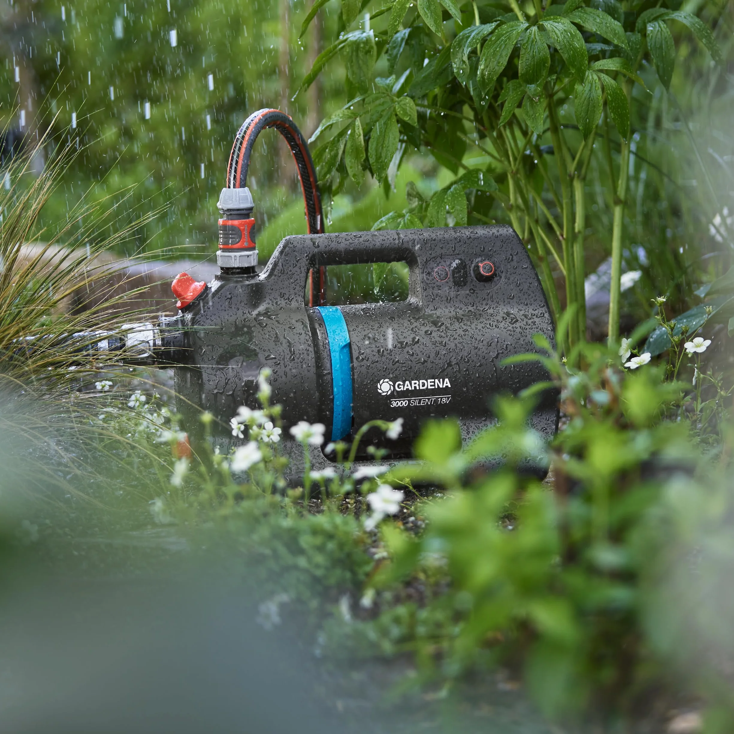 Gardena Pompe de jardin sur batterie 3000 Silent 18V P4A Kit prêt à l'emploi