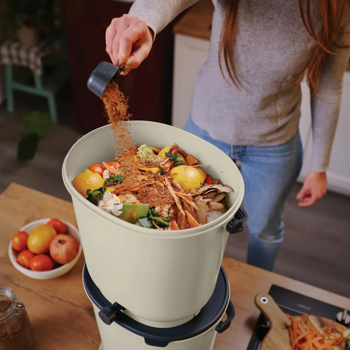Bokashi Organko Essential Crème (15,3L) | Kit 2 seaux à Compost Organique avec compacteur + 1kg d'Activateur EM-1 de Fermentation fabriqué en France
