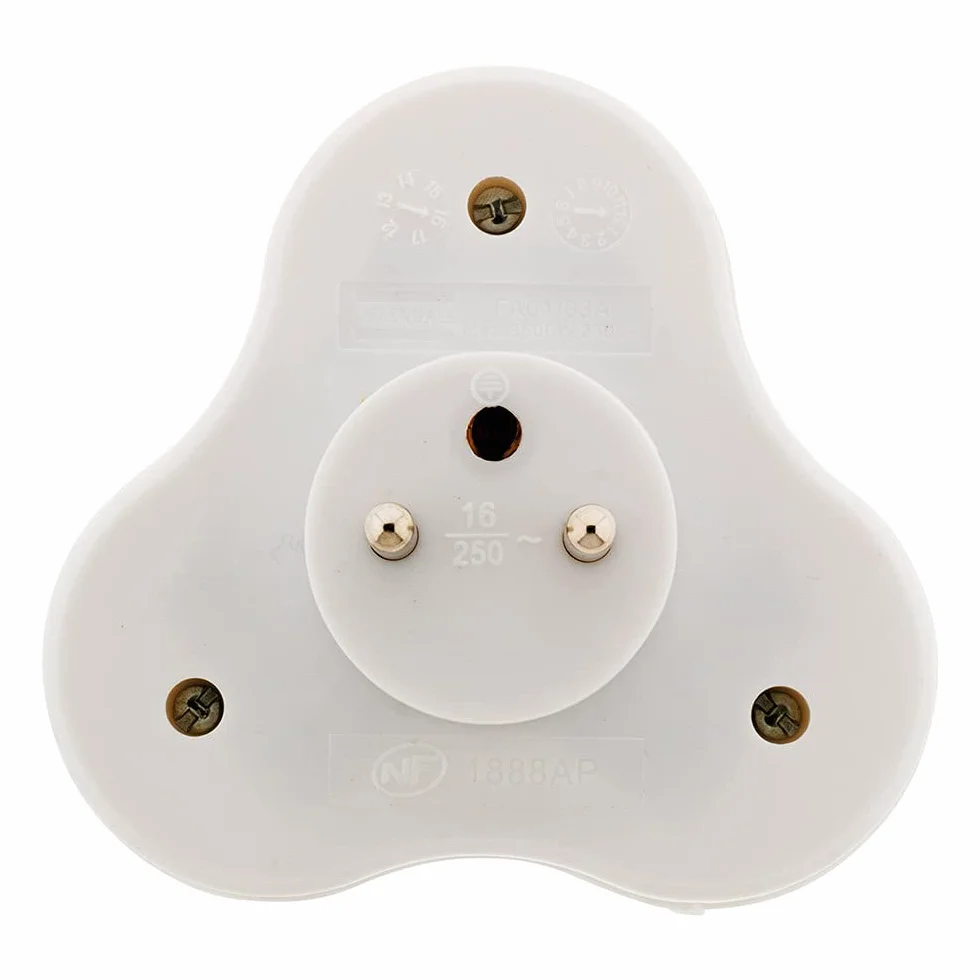 Triplite Triangulaire 3x16A Multiprise 2P+T Sécurité Enfant Polypropylène NF Blanc