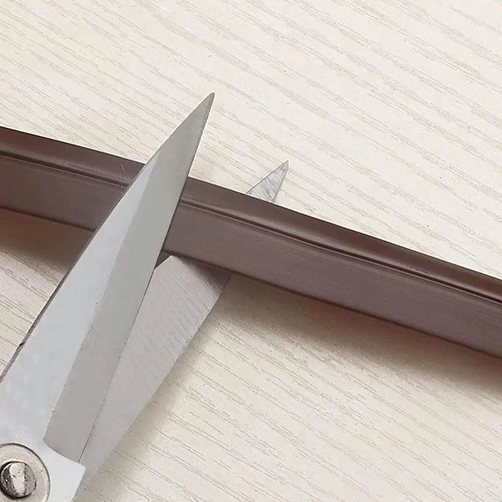 Bande d'étanchéité autocollante 2,8 m anti-poussière anti-insectes pour porte d'armoire blanche