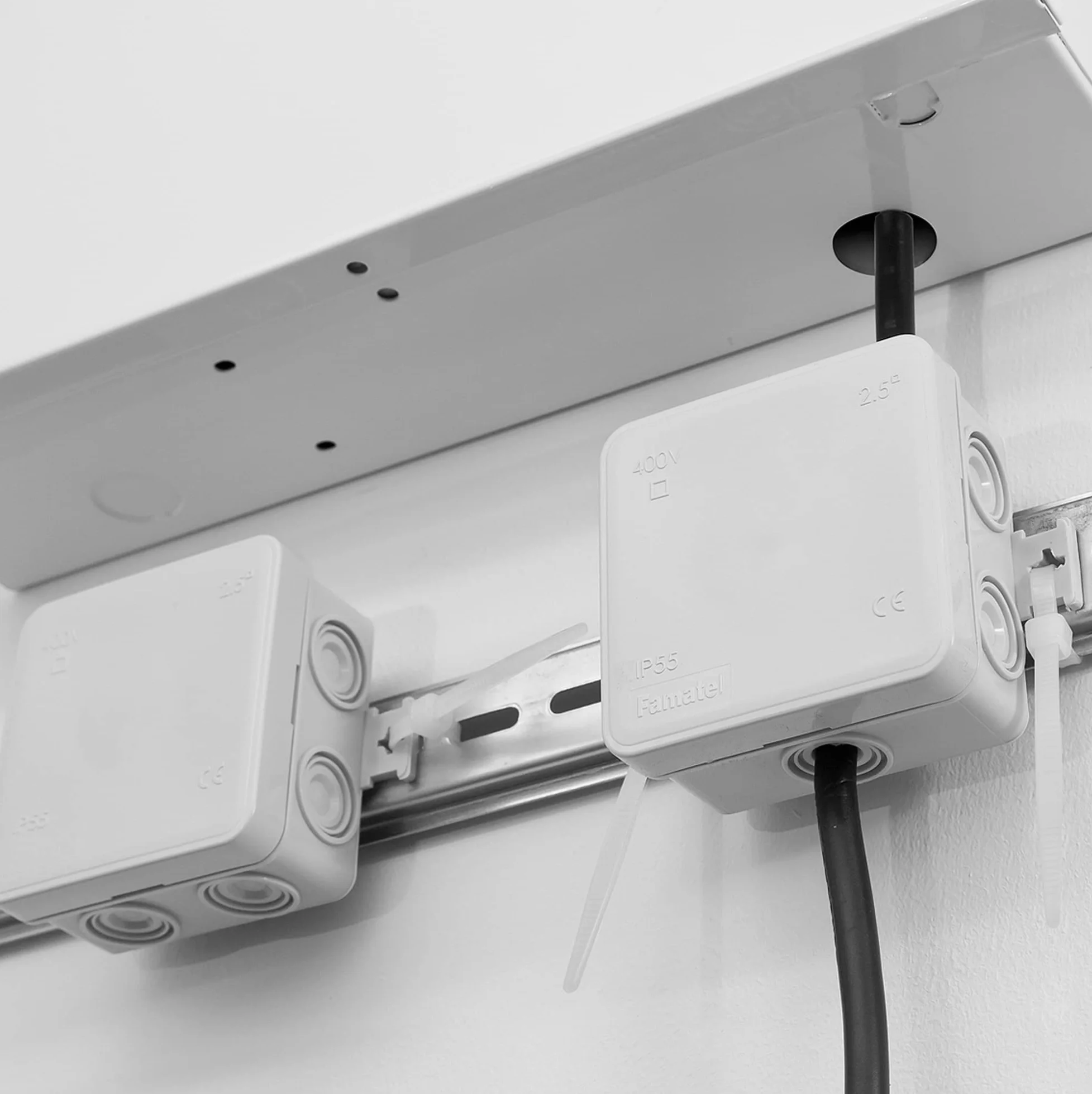 FAMATEL Boitier Étanche Minibox IP55 75x75x39 Gris