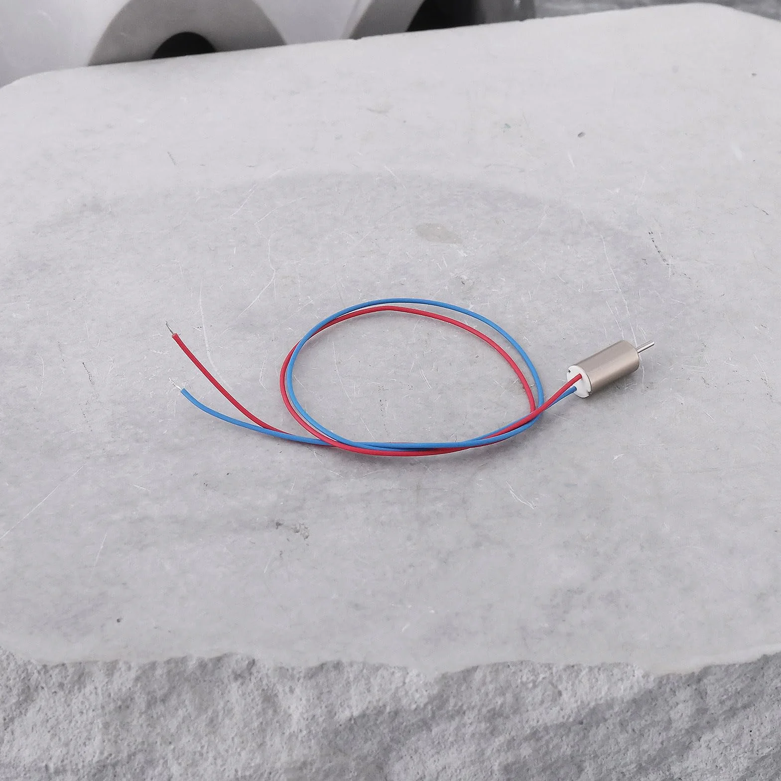 Lot de 10 micro moteurs sans noyau DC 4,5 V 0,12 A 32250 tr/min 4 x 8 mm