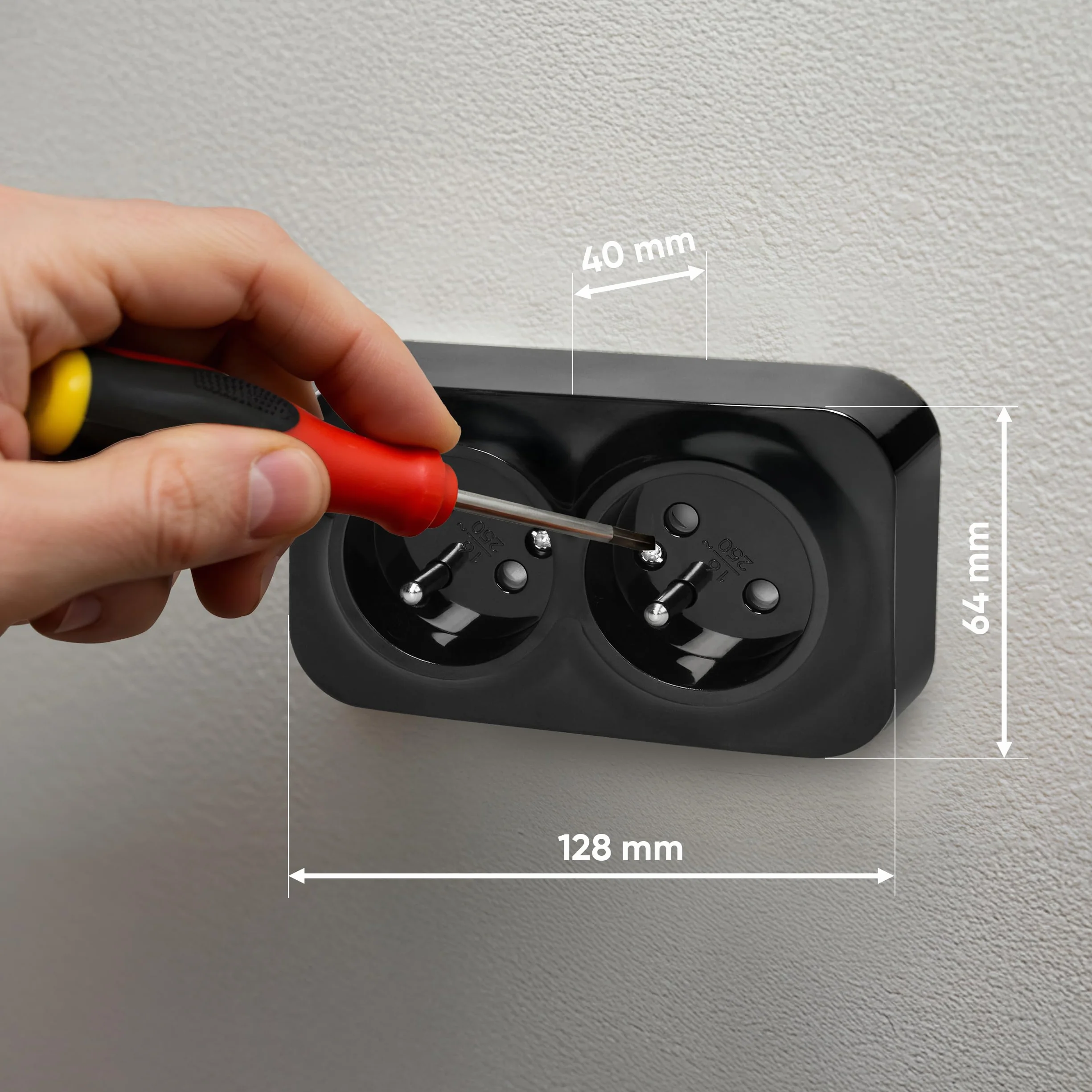 Double Prise Murale 2 x 2P+T 16A 230VAC IP20 Version Francaise Saillie Montage Mural Interieur Brillante