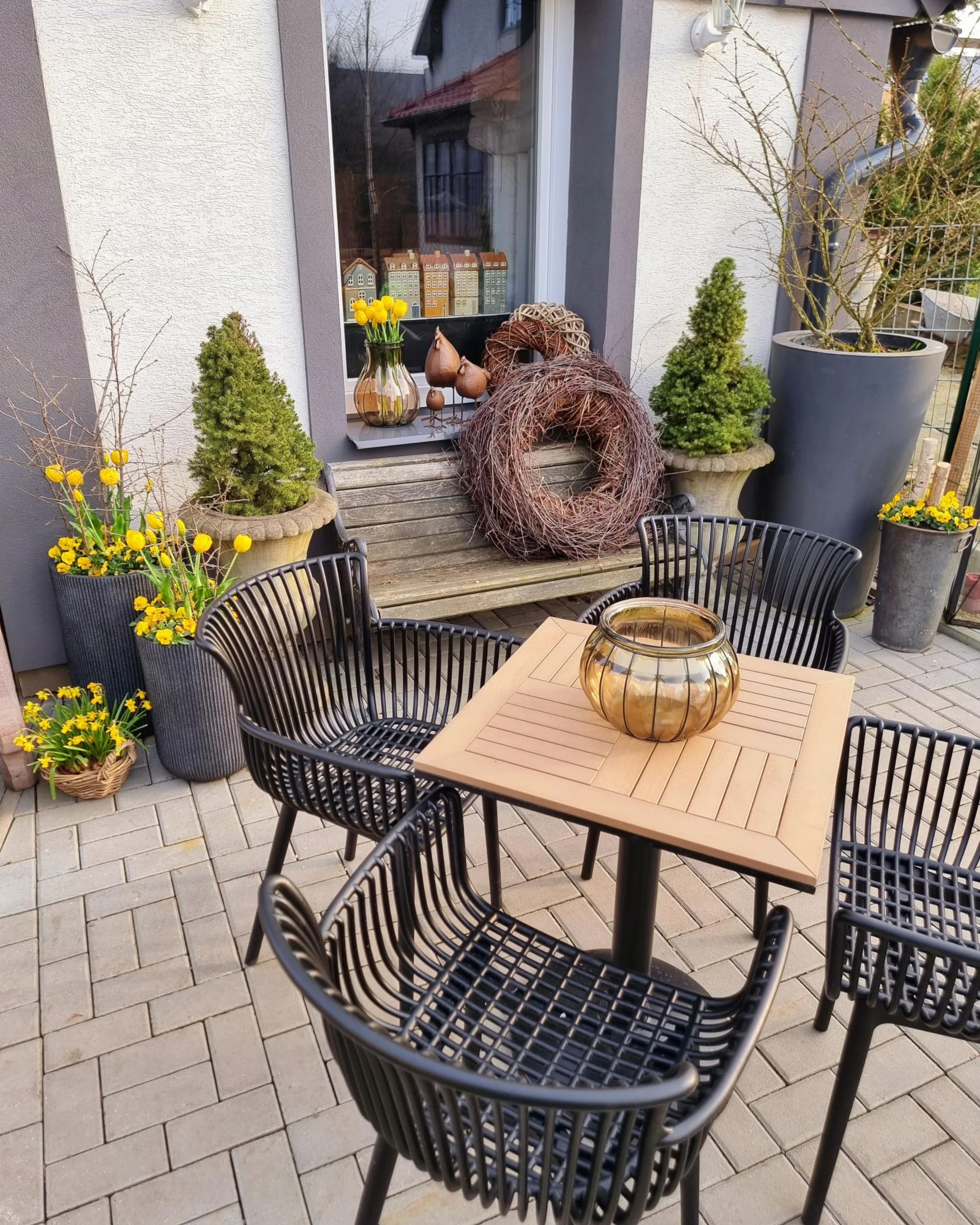 Beliani Table de Jardin Carrée Bistro 60 x 60 cm Métal Bois Synthétique Balcon Moderne