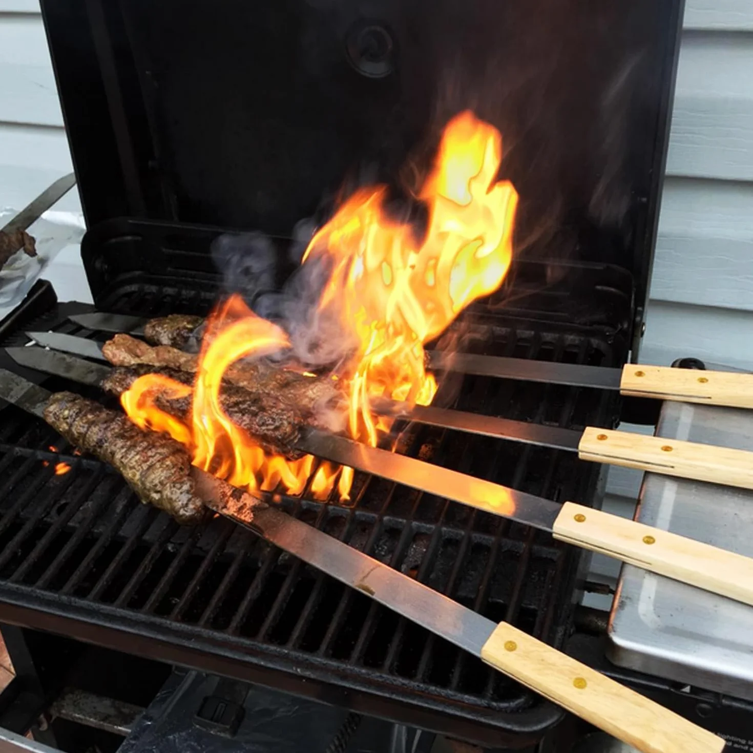 Goutime brochettes pour barbecue,Brochettes extra longues de 60cm en acier inoxydable avec Poignée en chêne massif,ensemble de 7