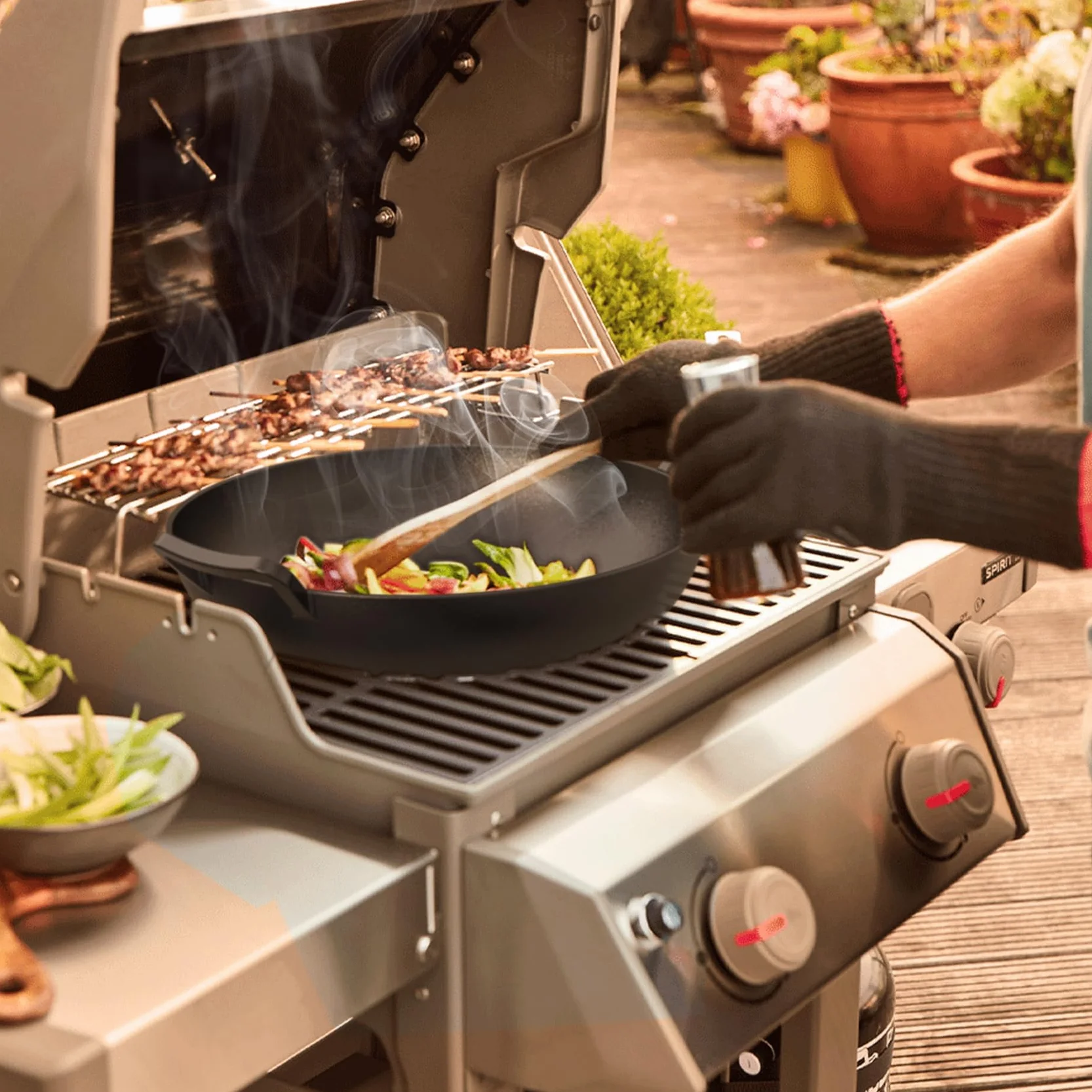 onlyfire Poêle à Wok en Fonte 36cm pour Weber Gourmet BBQ System Spirit II Genesis II GS4 Noir