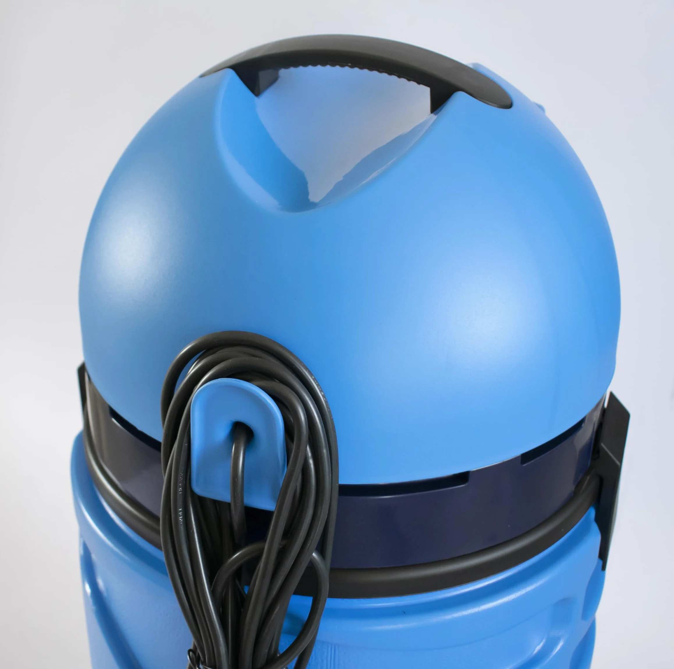 Lavor Swimmy Aspirateur pour piscines, pour Nettoyer Les sols de Tous Les Types de piscines. 1600 Watt Max, 27 kPa, 70 l/s, réservoir 20 litres Bleu Clair
